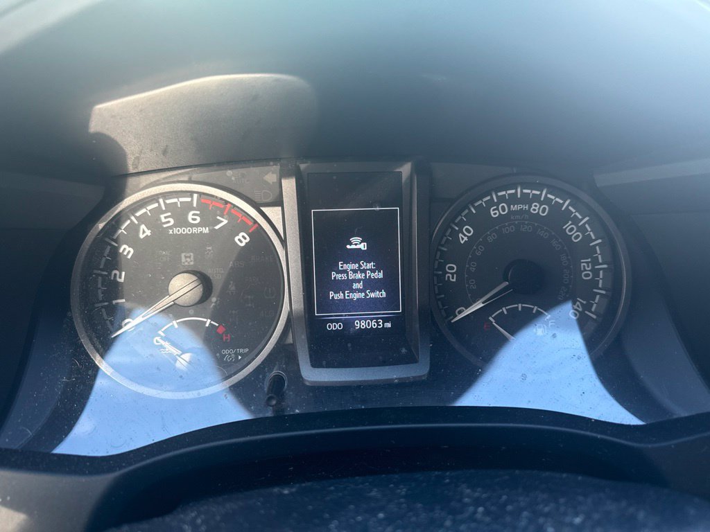 Used 2021 Toyota Tacoma TRD Off-Road w/ Technology Package AWD/4WD image 11