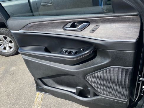 Used 2023 Jeep Grand Cherokee Limited w/ Black Appearance Package AWD/4WD image 99