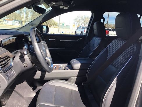 Used 2025 GMC Acadia Denali w/ Super Cruise Package image 12