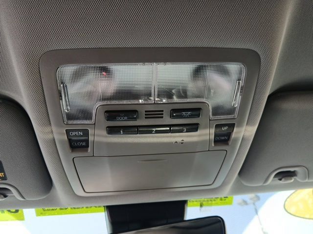 Used 2019 Toyota Highlander XLE AWD/4WD image 23