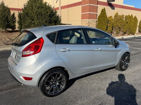 Used 2012 Ford Fiesta SE image 7