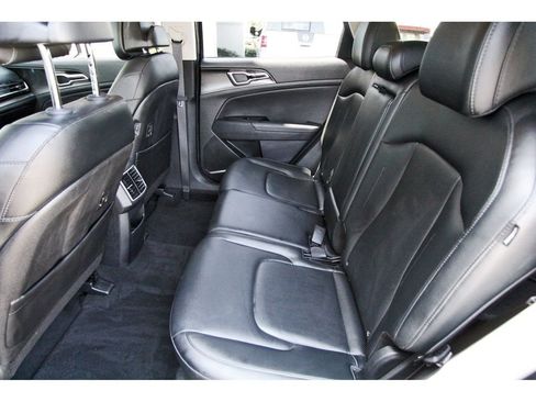 Used 2025 Kia Sportage EX FWD image 7