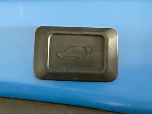 Used 2020 Toyota RAV4 XLE w/ Convenience Package FWD image 31