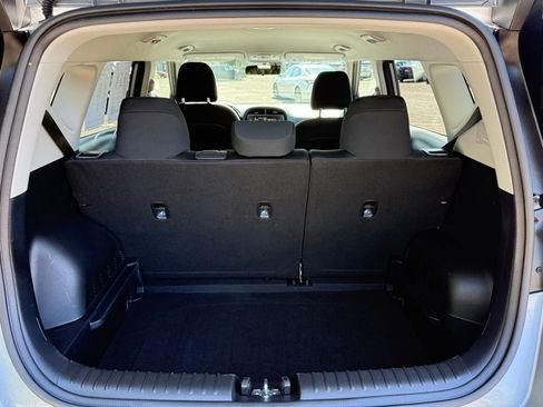 Used 2025 Kia Soul LX w/ LX Technology Package FWD image 8