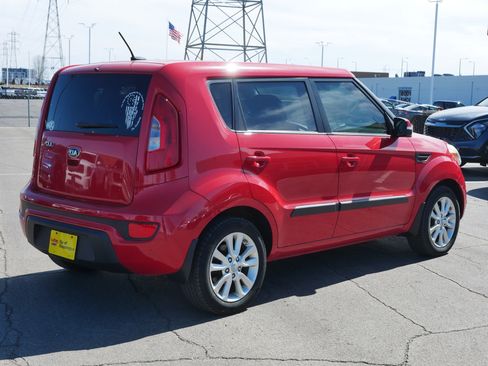 Used 2013 Kia Soul + image 4