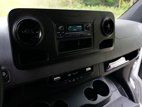 Used 2020 Mercedes-Benz Sprinter 2500 image 17