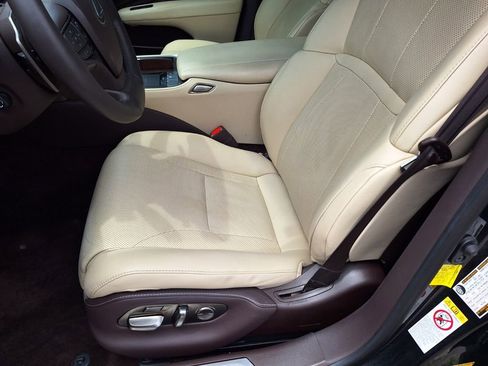 Used 2019 Lexus LS 500 w/ Accessory Package (Z2) RWD image 10