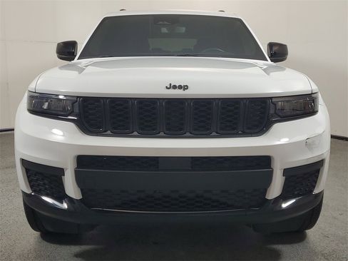 Used 2023 Jeep Grand Cherokee L Altitude image 2