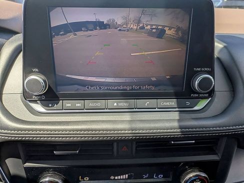 Used 2023 Nissan Rogue SV AWD/4WD image 17