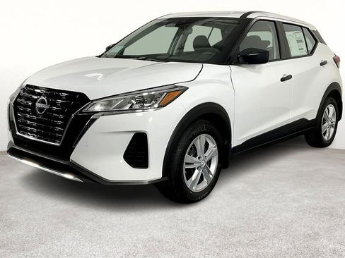 New 2025 Nissan Kicks Play S image 1