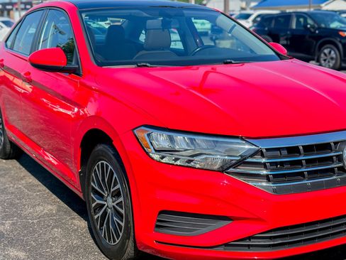 Used 2019 Volkswagen Jetta SE w/ Cold Weather Package FWD image 3