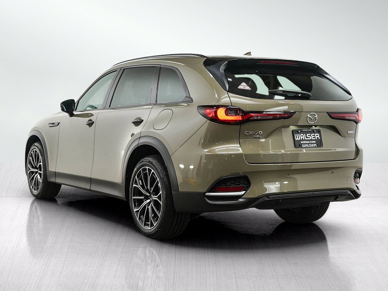 Certified 2025 MAZDA CX-70 Plug-In Hybrid w/ Premium Pkg AWD/4WD image 3