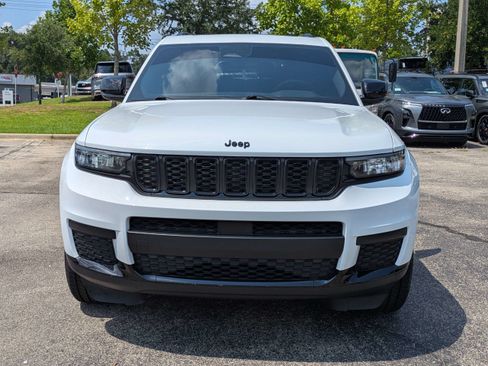Used 2023 Jeep Grand Cherokee L Laredo AWD/4WD image 9