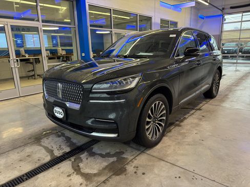 Used 2023 Lincoln Aviator Reserve w/ Equipment Group 201A image 4