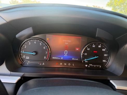 Used 2024 Ford Explorer XLT RWD image 5