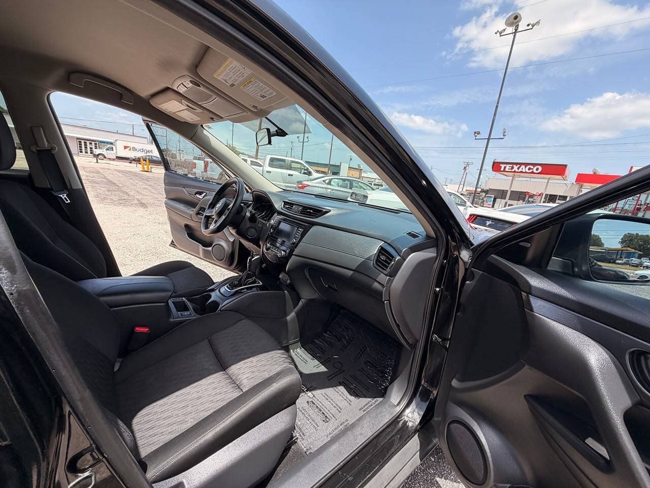 Used 2018 Nissan Rogue SV w/ Premium Package FWD image 14