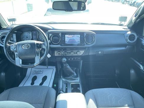Used 2019 Toyota Tacoma TRD Off-Road AWD/4WD image 18