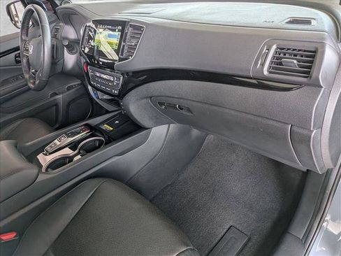 Certified 2024 Honda Passport Black Edition image 22