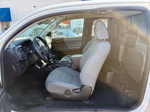 Used 2022 Toyota Tacoma SR image 11