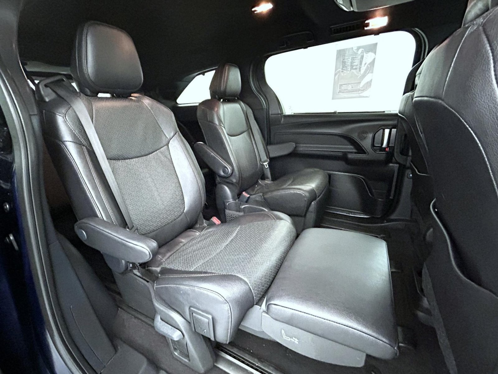 Used 2025 Toyota Sienna Limited AWD/4WD image 18