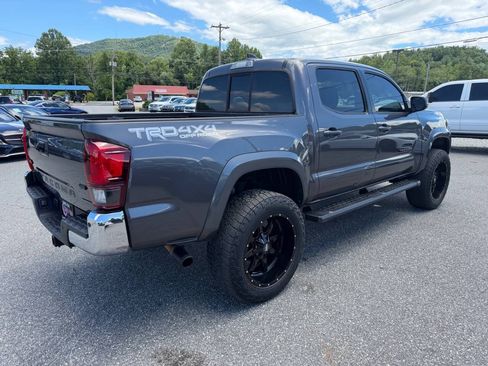 Used 2017 Toyota Tacoma SR5 w/ Tow Package AWD/4WD image 5