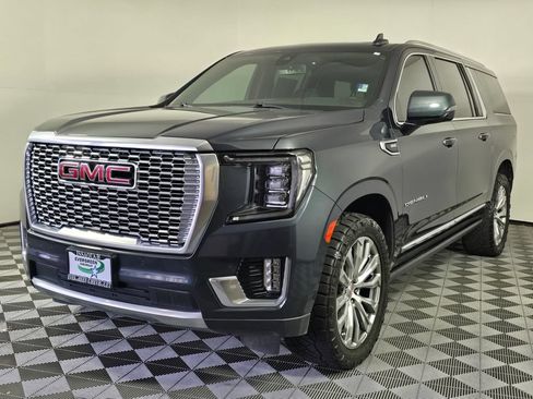 Used 2022 GMC Yukon XL Denali AWD/4WD image 3