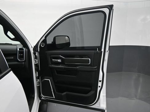 Used 2022 RAM 3500 Laramie AWD/4WD image 40