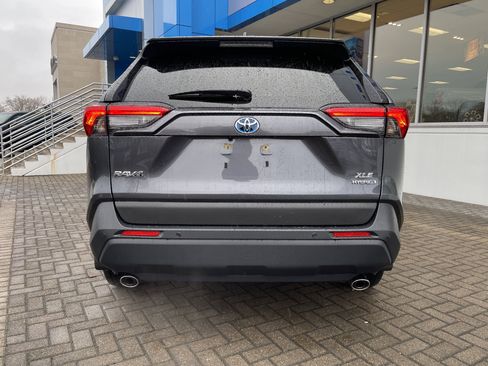 Used 2024 Toyota RAV4 XLE Premium image 4