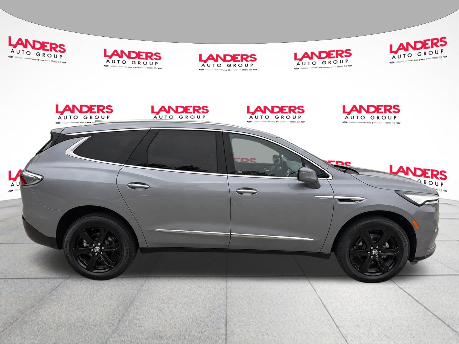 Used 2023 Buick Enclave Essence w/ Experience Buick Package FWD image 4