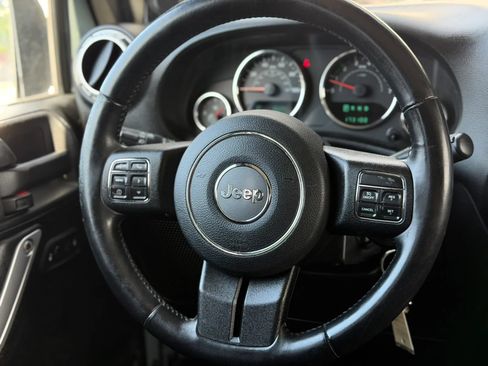 Used 2014 Jeep Wrangler Unlimited Sahara w/ Connectivity Group AWD/4WD image 26