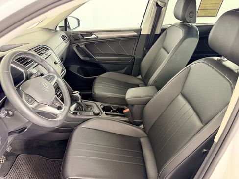 Used 2022 Volkswagen Tiguan SE image 5