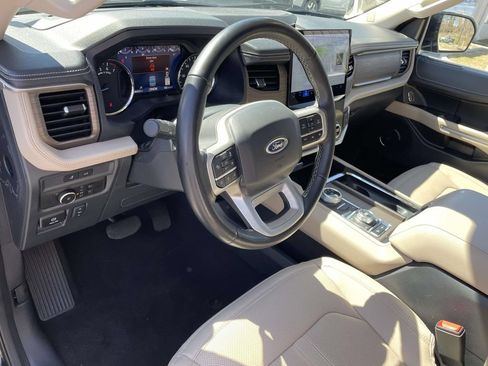 Used 2024 Ford Expedition Limited AWD/4WD image 2