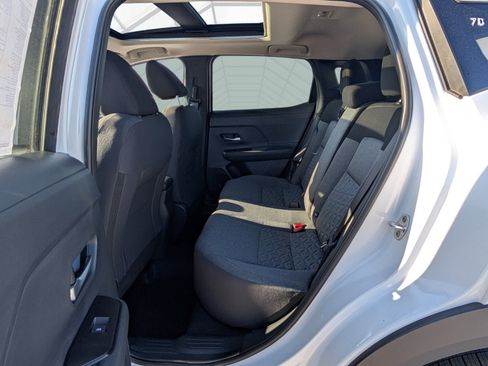 New 2026 Nissan Kicks SV w/ SV Premium Package FWD image 6