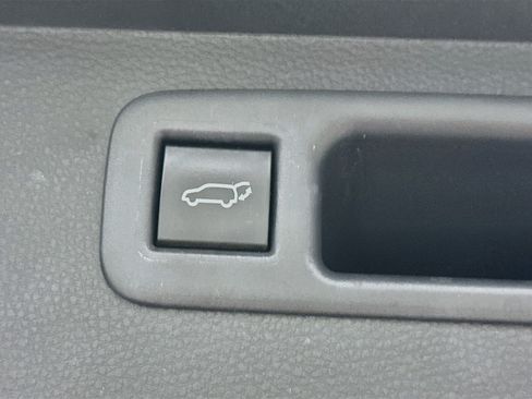 Used 2023 Toyota Highlander XLE FWD image 31