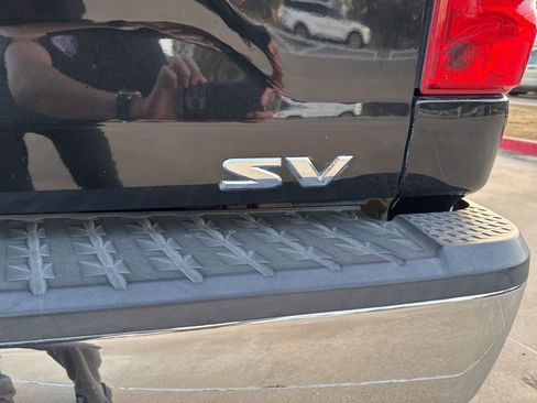 Used 2017 Nissan Titan SV image 10