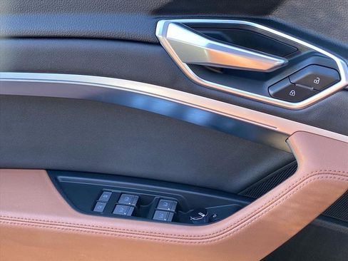 Used 2022 Audi e-tron Premium Plus image 16