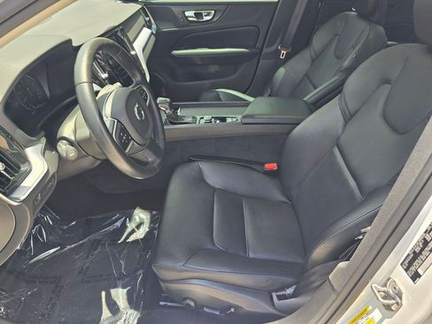 Used 2020 Volvo S60 T5 Momentum FWD image 16