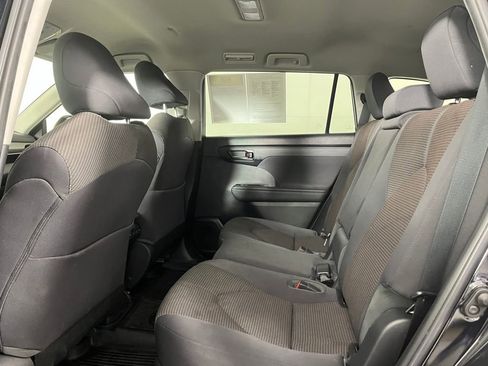 Used 2023 Toyota Highlander L image 13