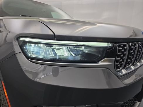 Used 2022 Jeep Grand Cherokee Summit w/ Advanced Protech Group IV AWD/4WD image 14