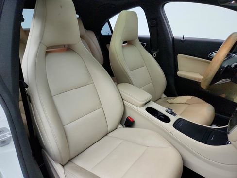 Used 2015 Mercedes-Benz CLA 250 image 25