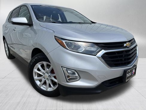 Used 2018 Chevrolet Equinox LT FWD image 3