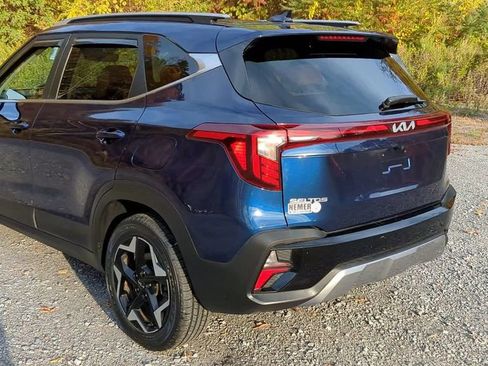 Used 2024 Kia Seltos EX image 2