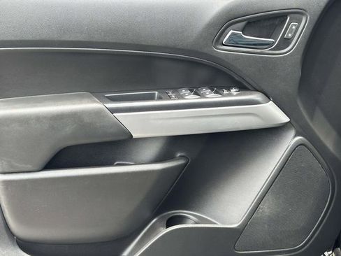 Used 2019 Chevrolet Colorado LT w/ Colorado RST Special Edition AWD/4WD image 12