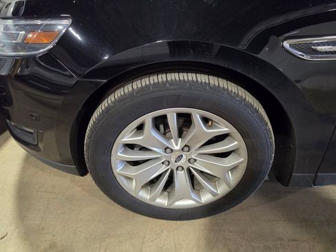 Used 2018 Ford Taurus Limited w/ Driver Assist Package FWD image 3