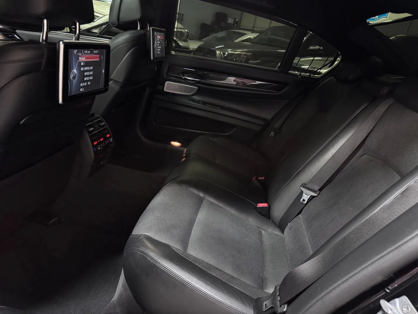 Used 2014 BMW 750Li RWD image 15