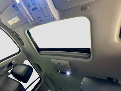 Used 2019 GMC Yukon SLT w/ Graphite Performance Edition AWD/4WD image 23