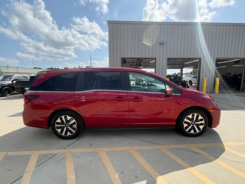 Certified 2026 Honda Odyssey EX-L image 9