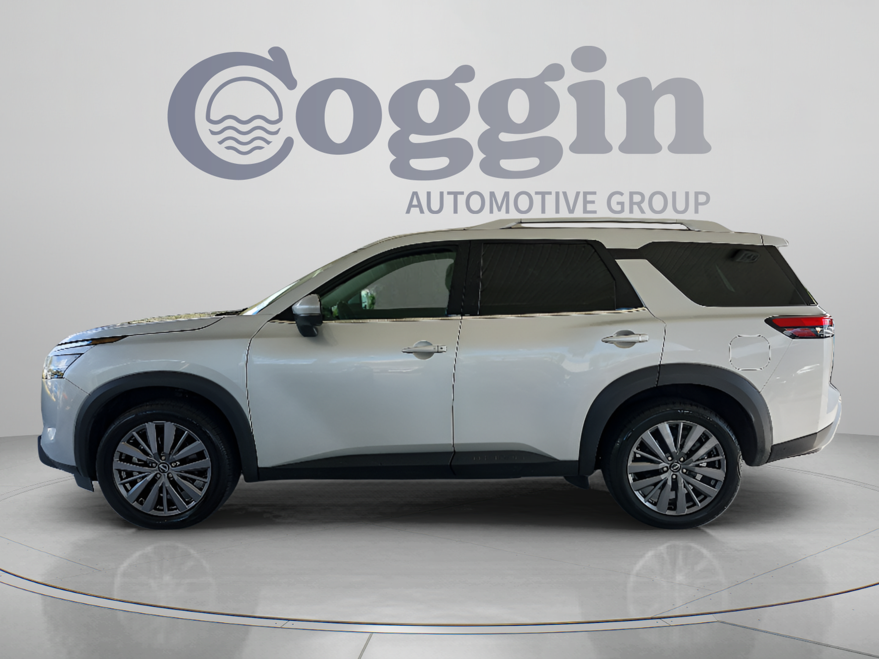 Used 2024 Nissan Pathfinder SL w/ SL Premium Package AWD/4WD image 2