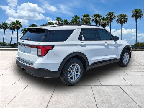 New 2026 Ford Explorer Active RWD image 7