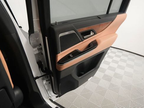 Used 2024 Lexus LX 600 4WD w/ Luxury Package image 17